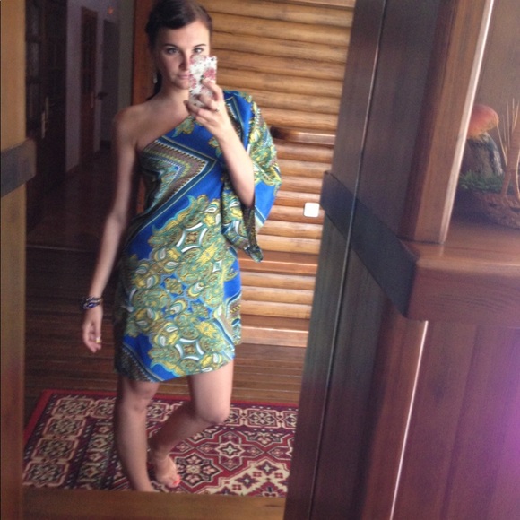 Dress - Picture 1 of 7